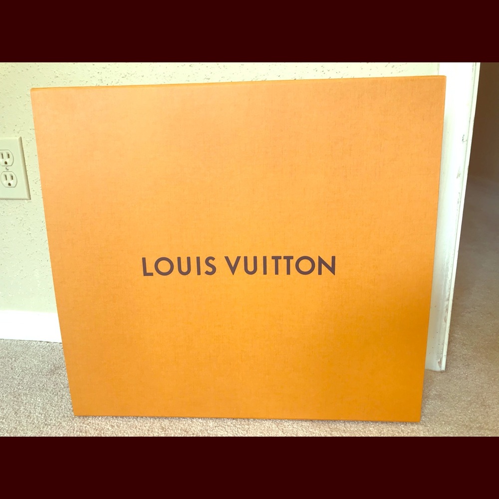 Brand NEW !louis Vuitton gift box - Extra large 😍